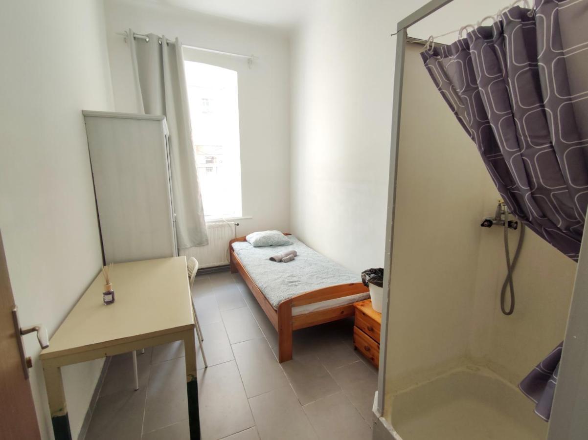 Room With Privat Shower In 3 Rooms Apartment Βιέννη Εξωτερικό φωτογραφία