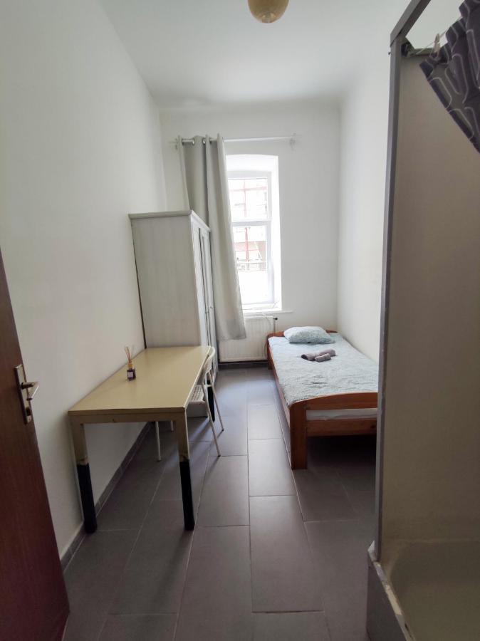 Room With Privat Shower In 3 Rooms Apartment Βιέννη Εξωτερικό φωτογραφία