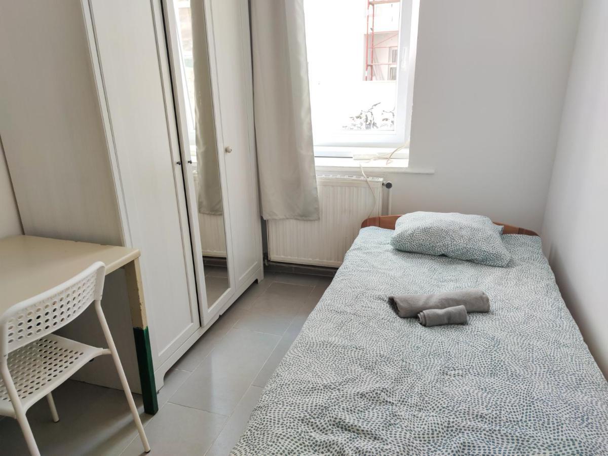 Room With Privat Shower In 3 Rooms Apartment Βιέννη Εξωτερικό φωτογραφία