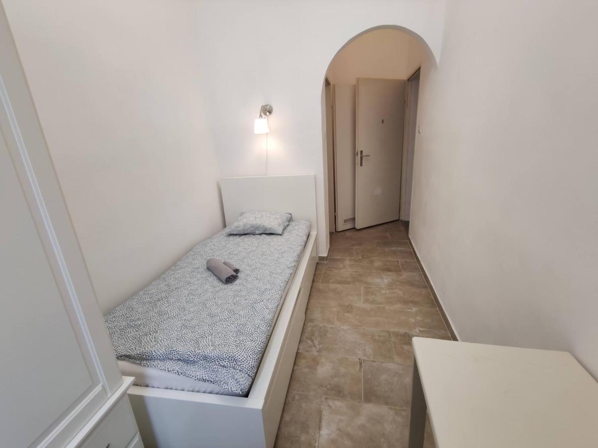 Room With Privat Shower In 3 Rooms Apartment Βιέννη Εξωτερικό φωτογραφία