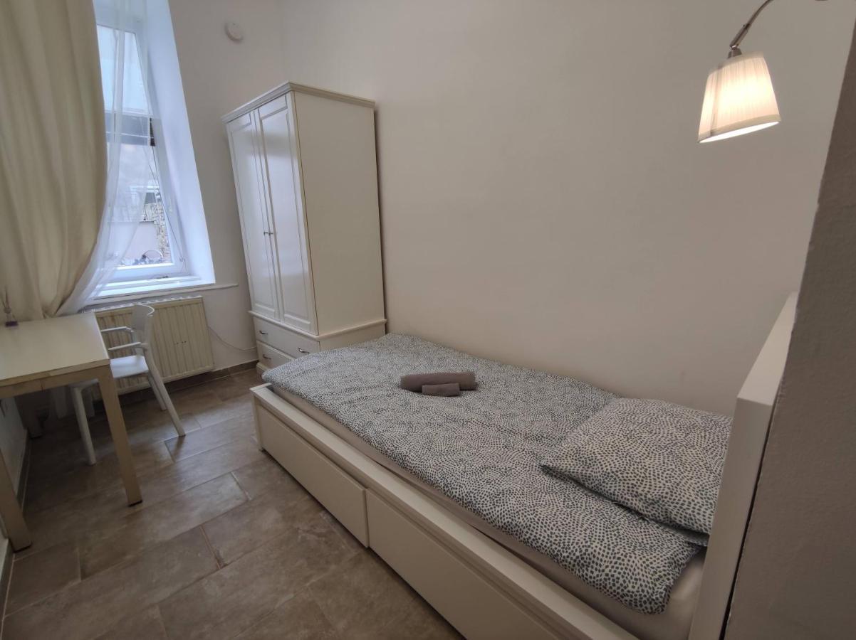 Room With Privat Shower In 3 Rooms Apartment Βιέννη Εξωτερικό φωτογραφία